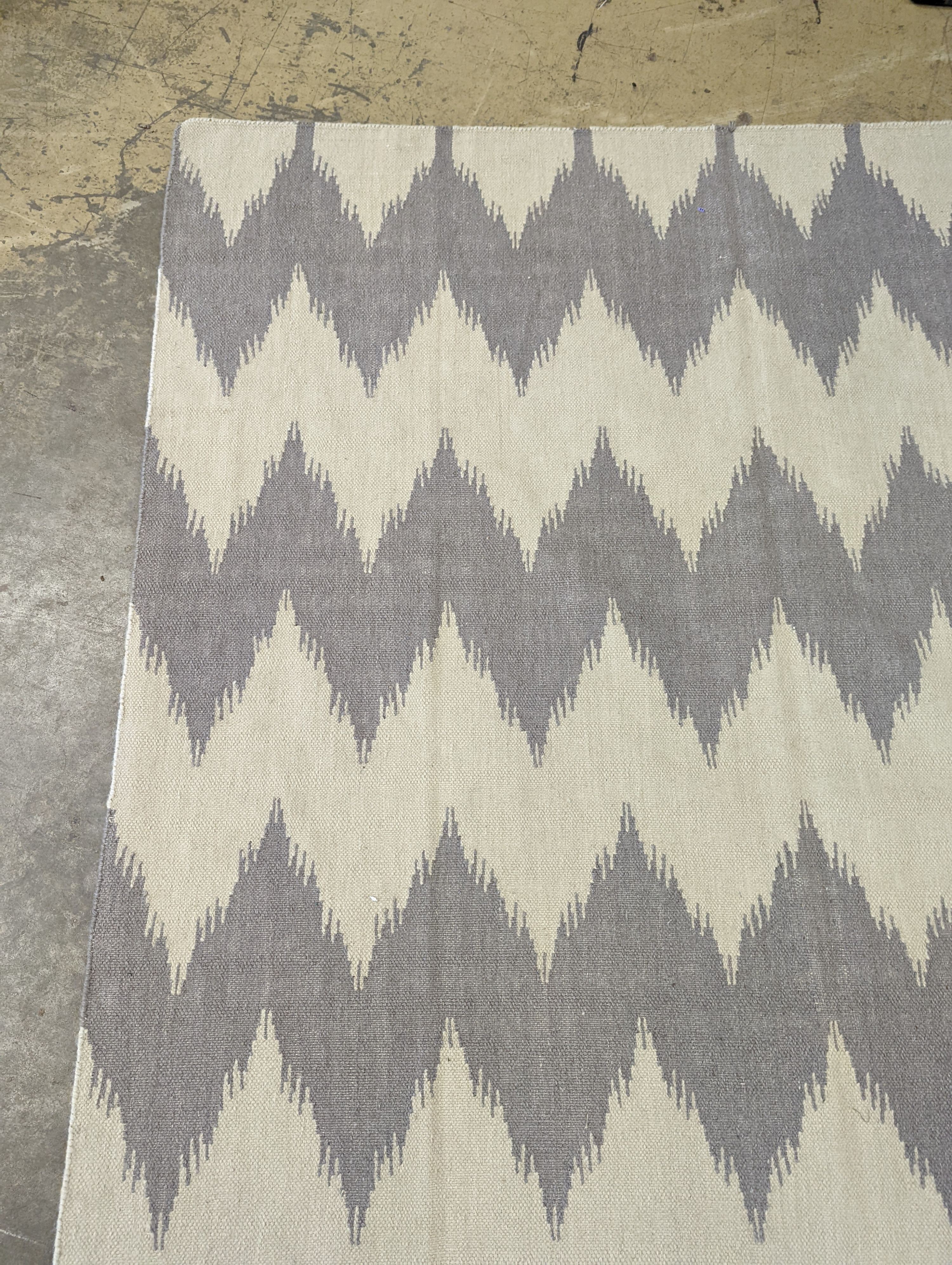 An Ikat contemporary dhurrie, approx. 200 x 160cm